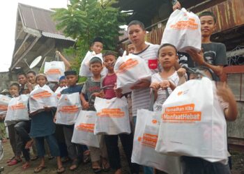 Rumah Zakat Sulsel Ceriakan Wajah Yatim dan Dhuafa di Parang Tambung