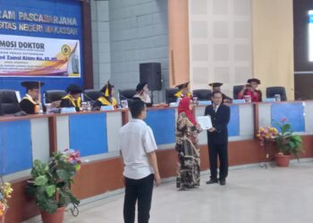 Blended Learning Based Project Material Elektrik Hantarkan Zainal Altim Doktor Cumlaude di UNM