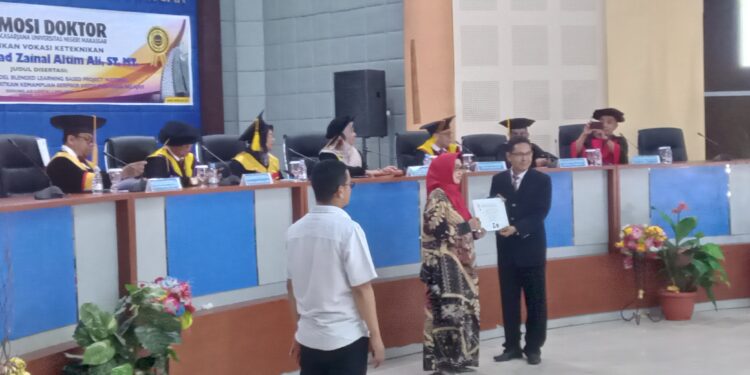 Blended Learning Based Project Material Elektrik Hantarkan Zainal Altim Doktor Cumlaude di UNM