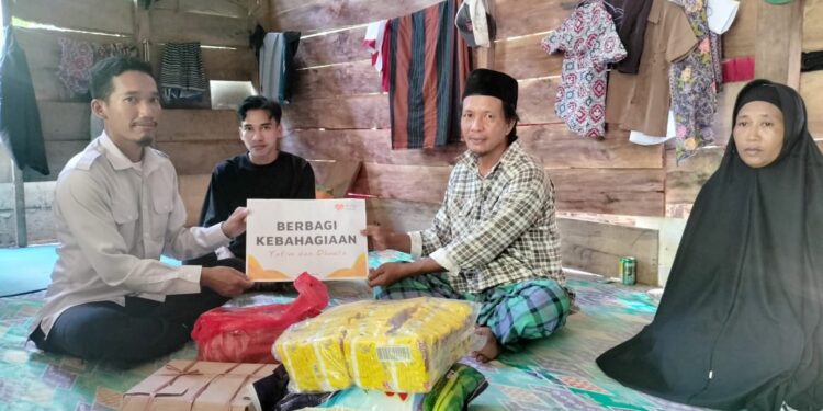 Respon Cepat Tim Relawan Rumah Zakat Sulbar untuk Peserta Didik Viral Karena Tidak Memiliki Sepatu di Hari Pertama Sekolah