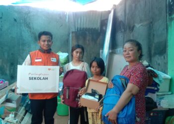 Respon Penyintas Kebakaran Saat Rumah Zakat Makassar Menyalurkan Perlengkapan Sekolah