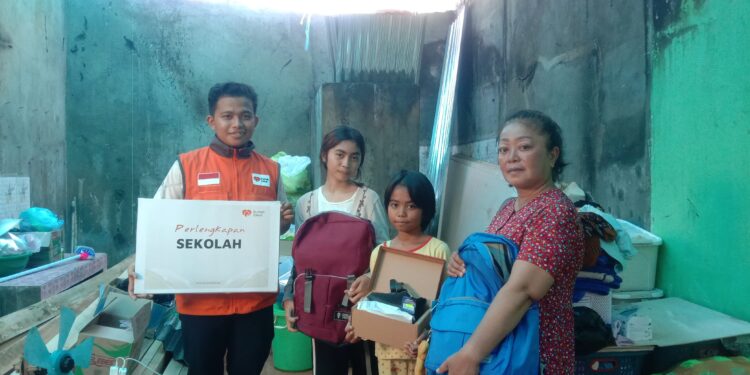 Respon Penyintas Kebakaran Saat Rumah Zakat Makassar Menyalurkan Perlengkapan Sekolah