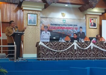 Dr Basri Lantik Pengurus Asosiasi Arsiparis Indonesia Kota Parepare