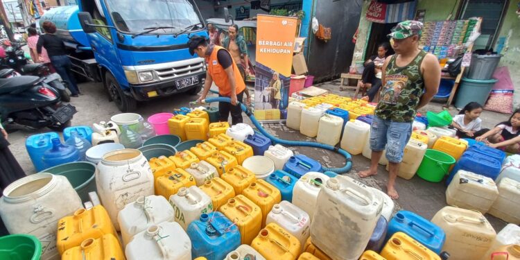 Rumah Zakat Mempercepat Distribusi Bantuan Air Bersih di Makassar 