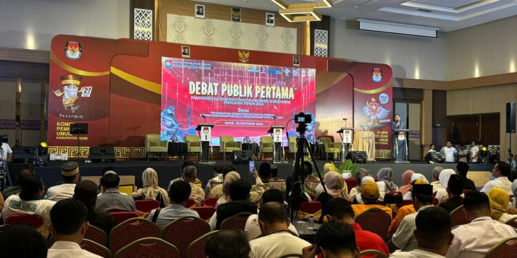 Pastikan Pelaksanaan Debat Sesuai Prosedur, Bawaslu Bone Lakukan Pengawasan