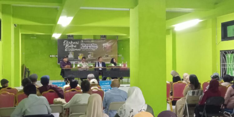 Diskusi Buku “Green Tea dan Bunga” di Kampus Universitas Pancasakti Makassar untuk Meningkatkan Minat Baca dan Literasi