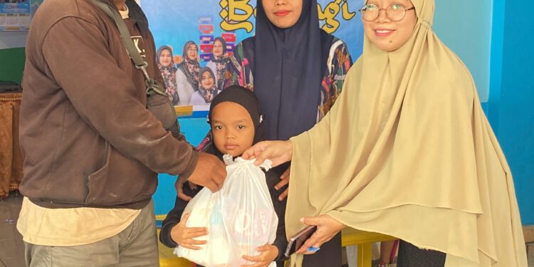 Mengajarkan Empati Sejak Dini: Berbagi Sembako di TK Buq’atun Mubarakah