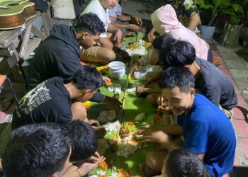 Sahur Lesehan: Tradisi Kebersamaan Anak Muda di Lorong Daeng Jakking