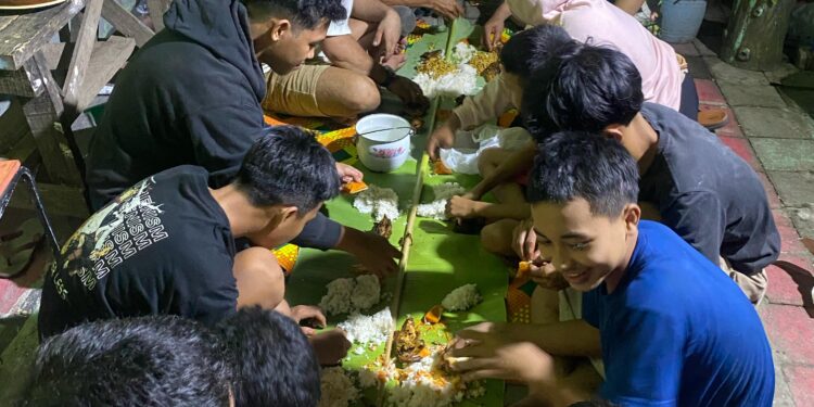 Sahur Lesehan: Tradisi Kebersamaan Anak Muda di Lorong Daeng Jakking