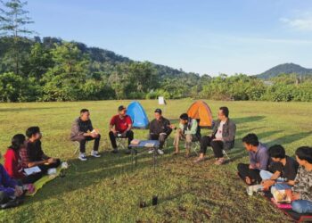Bedah Buku di Alam Terbuka