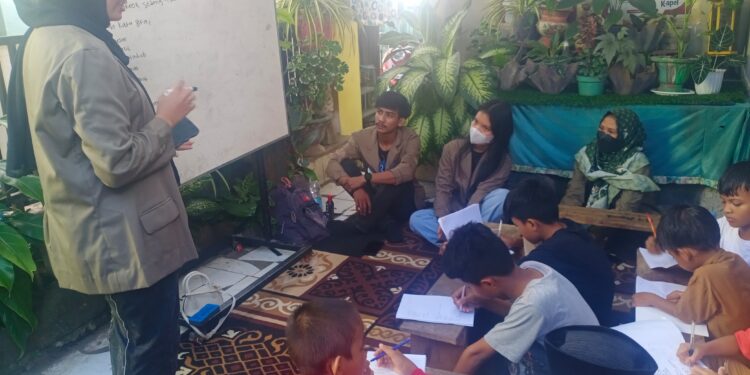 Kampus Lorong K-Apel Menjadi Saksi Inspirasi dari Mahasiswa Universitas Tamalate