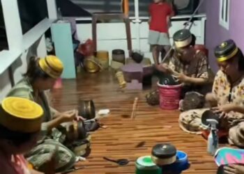 Songko' Recca: Mahkota Budaya Bone yang Tetap Berkilau