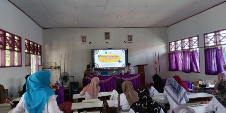 Sekolah di Bawah Bayangan Gunung